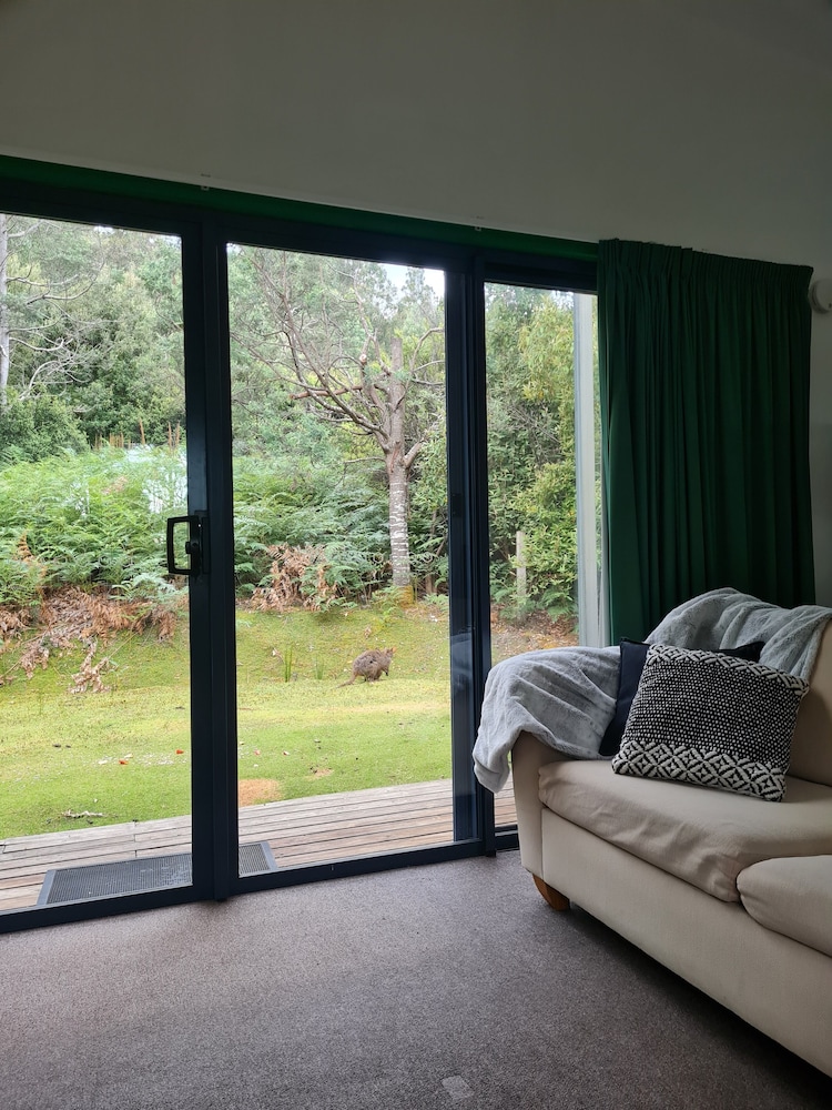 HUON BUSH RETREATS 22/50