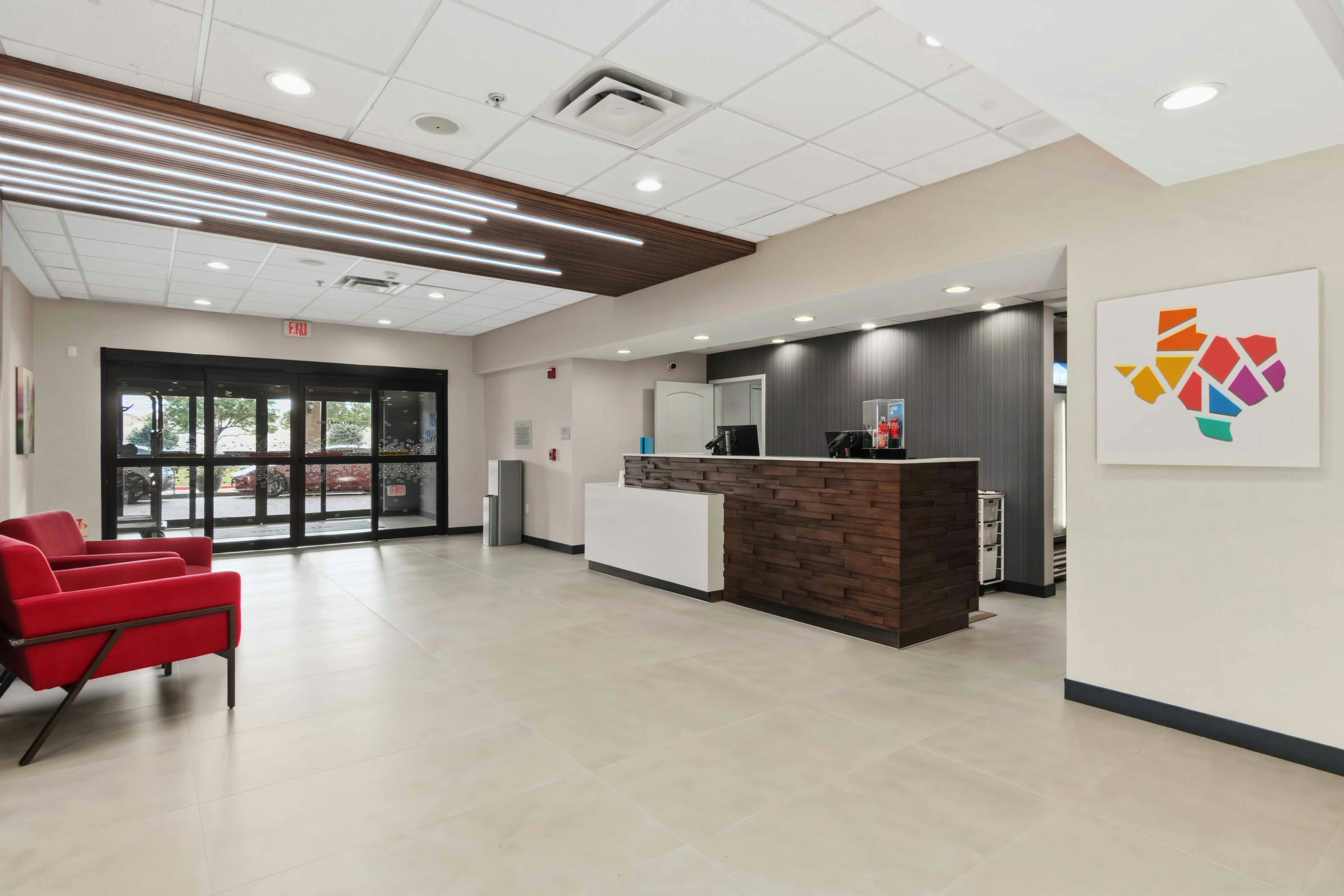 Hampton Inn and Suites Houston-Rosenberg 4/38