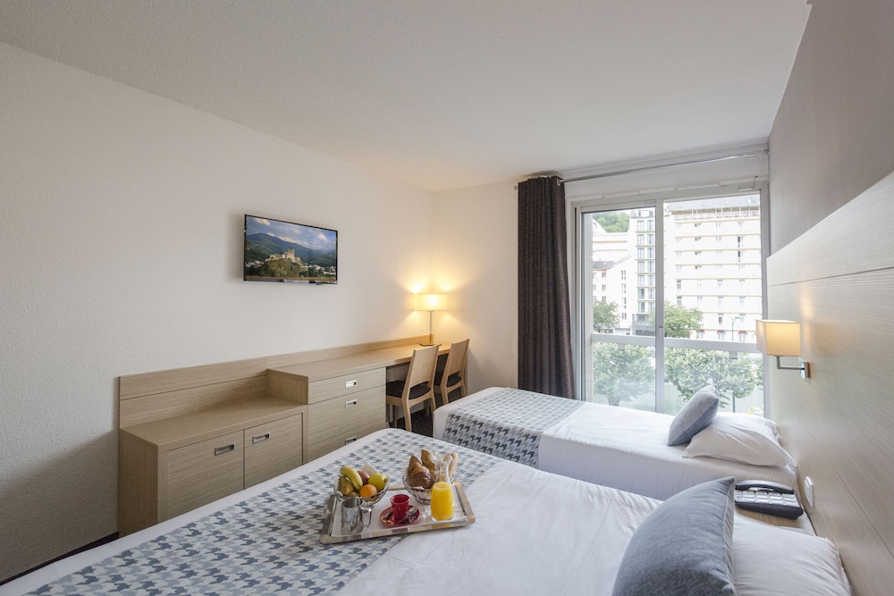Hotel Mediterranee 12/67