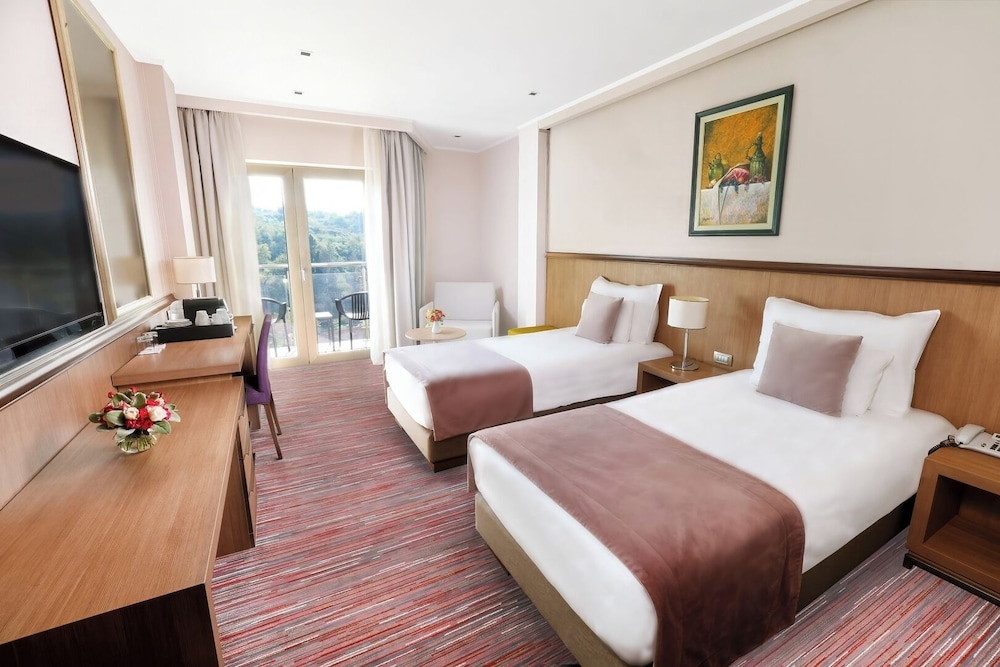 HOTEL PREMIER AQUA 27/72