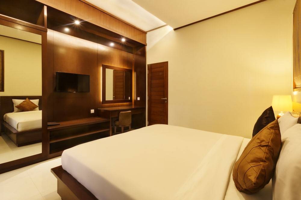YULIA BEACH INN 39/67