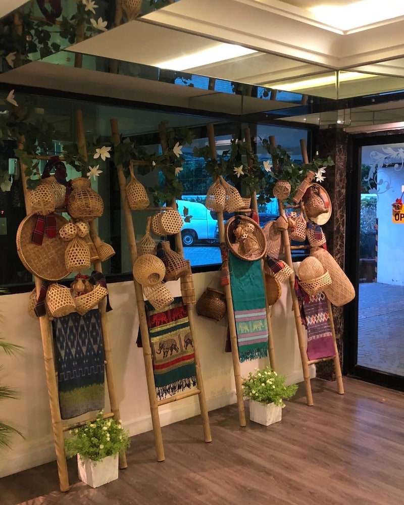 Romance Hotel Sukhumvit 97 46/58