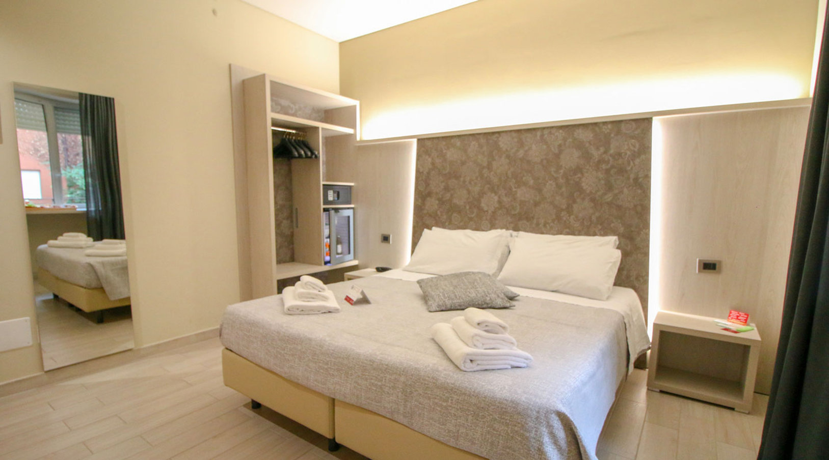 Diplomatic Hotel 9/62
