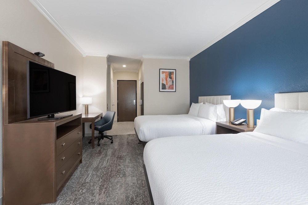 Wyndham Lake Charles 14/49