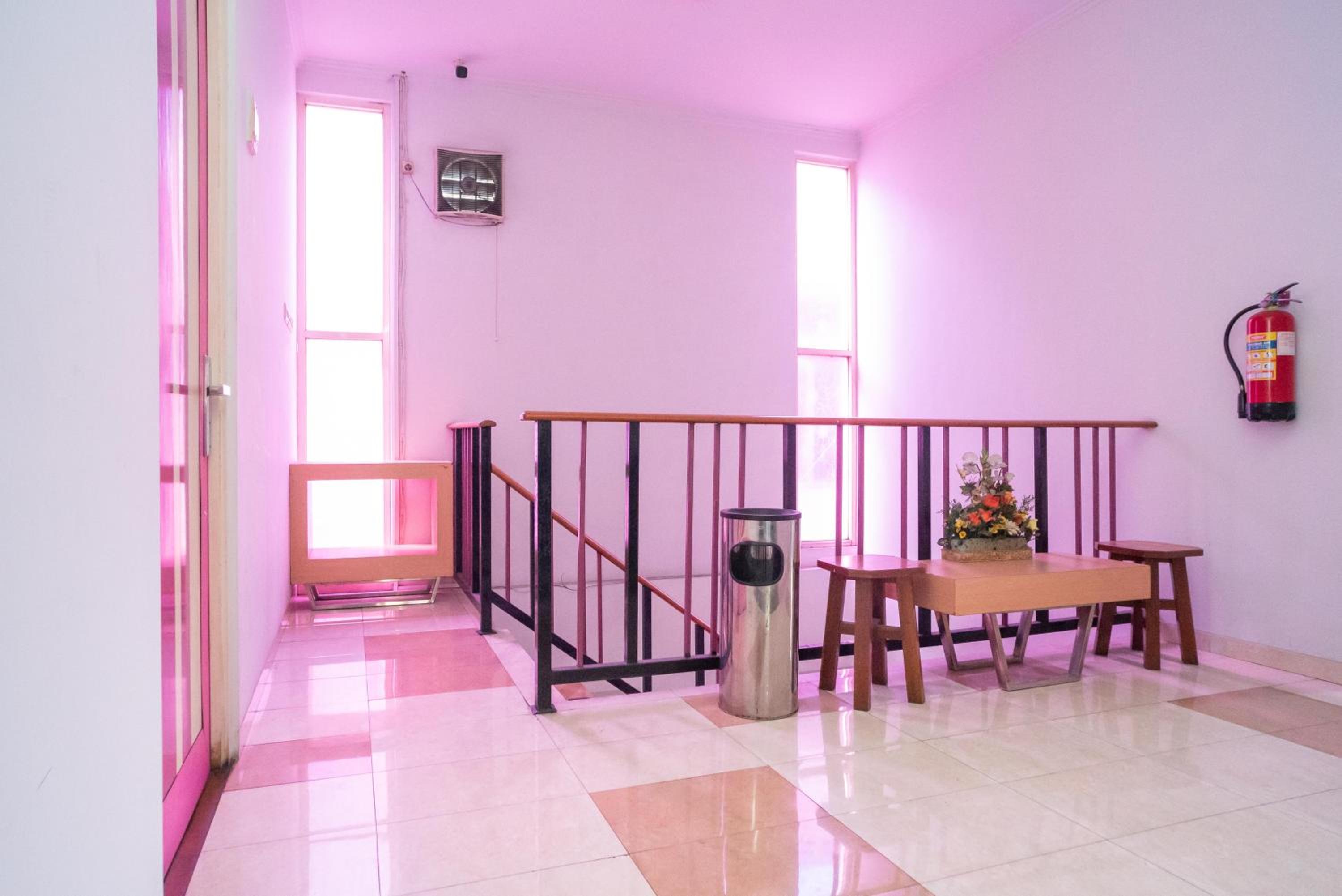OYO 3808 Fif fa Hotel Kauman 42/56