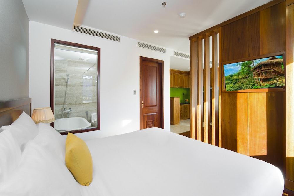 Sunny Ocean Hotel & Apartment 13/71