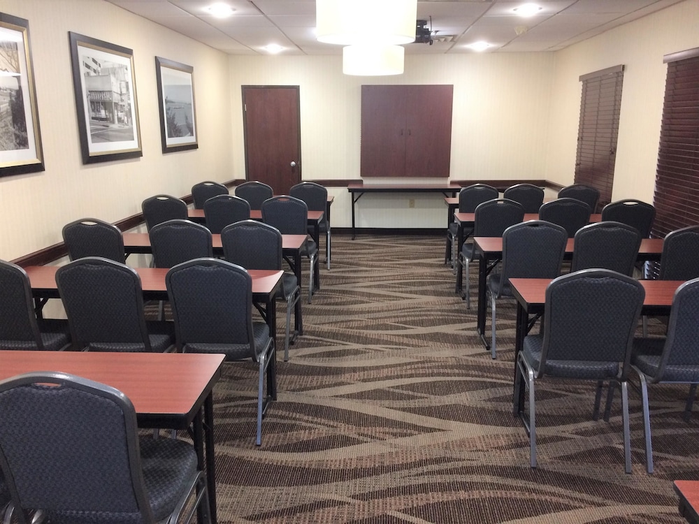 Best Western Plus Galleria Inn & Suites, Memphis TN 30/34