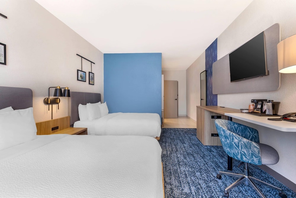 Sleep Inn Cedar Hill, TX 24/51
