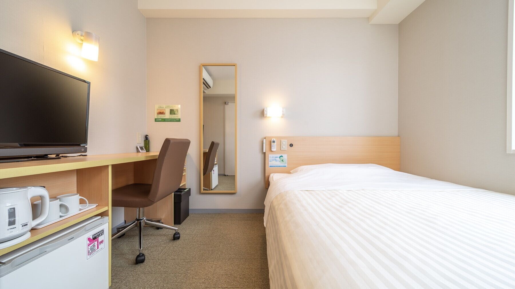 ROOM, DOUBLE BED