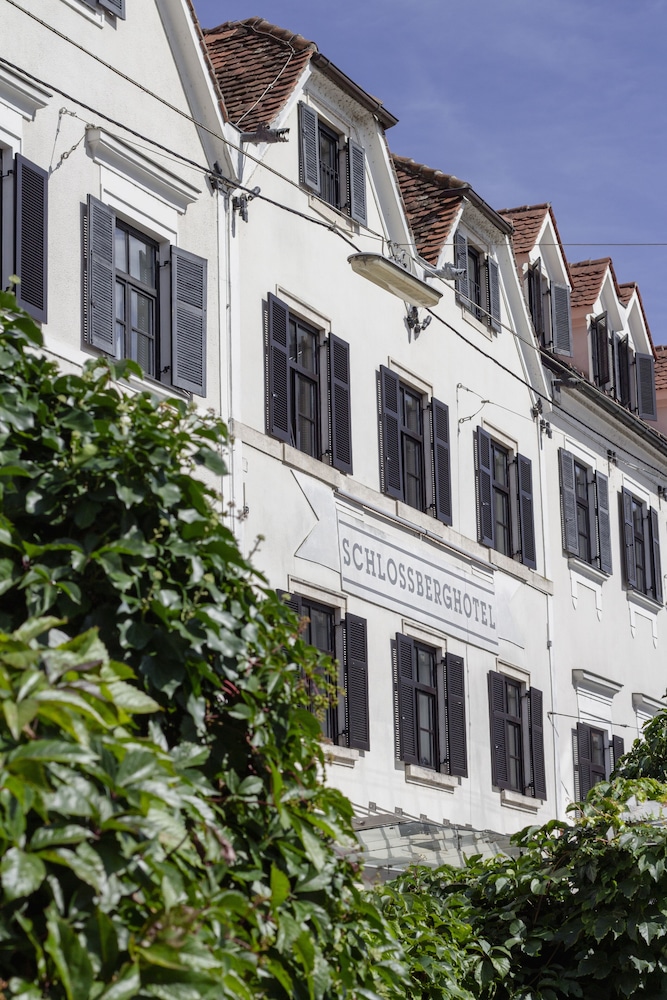 Schlossberghotel - Das Kunsthotel 2/64
