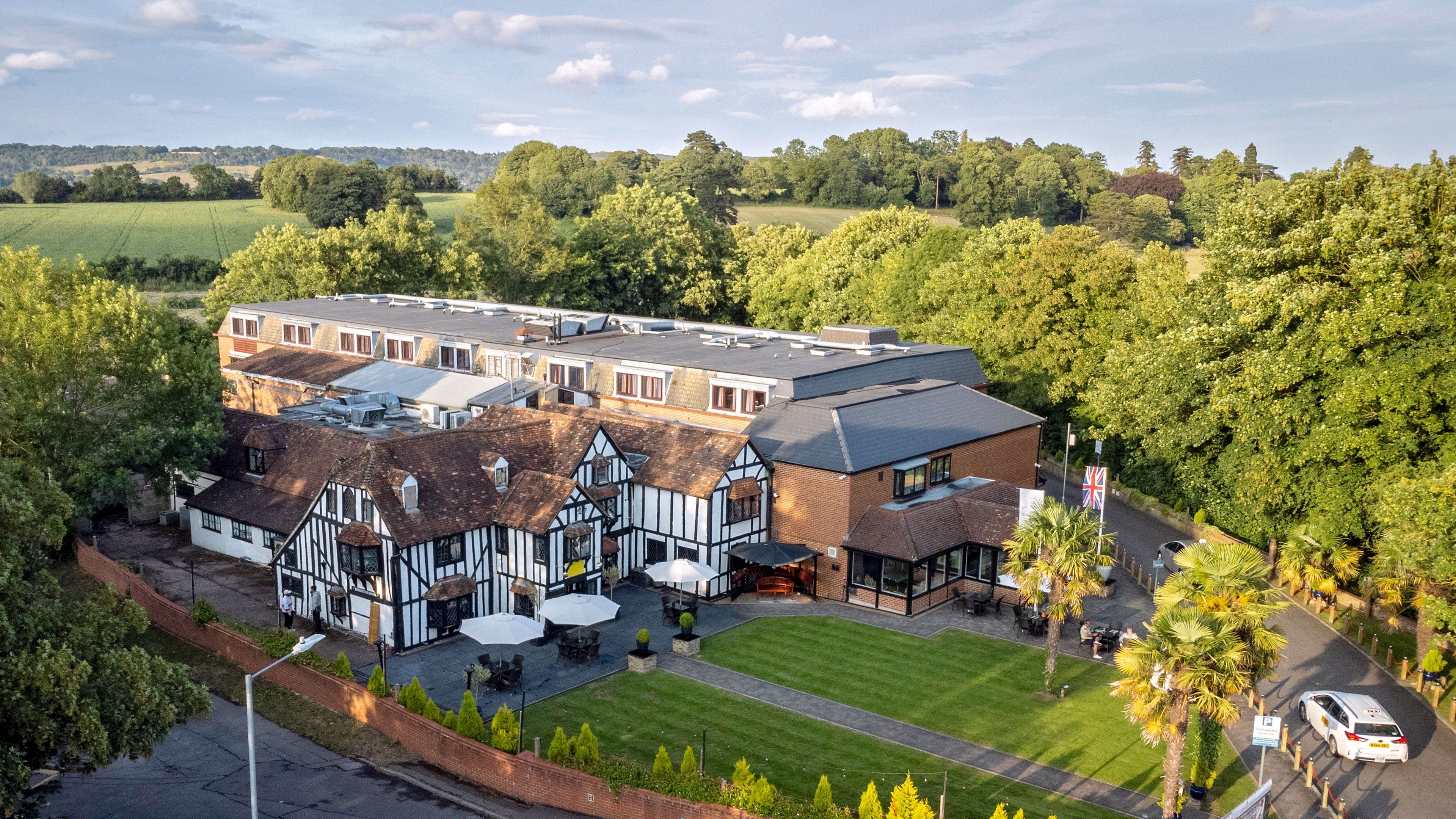 DONNINGTON MANOR HOTEL 29/31