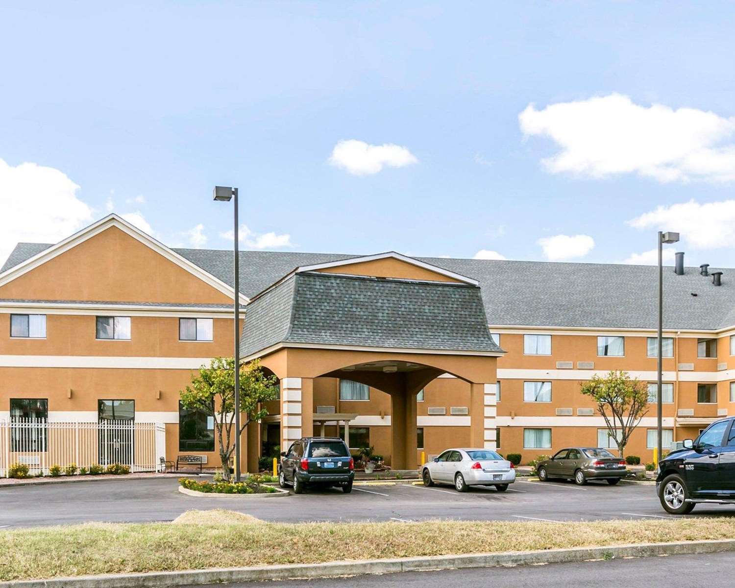 Quality Inn Suites University Airport 19/19
