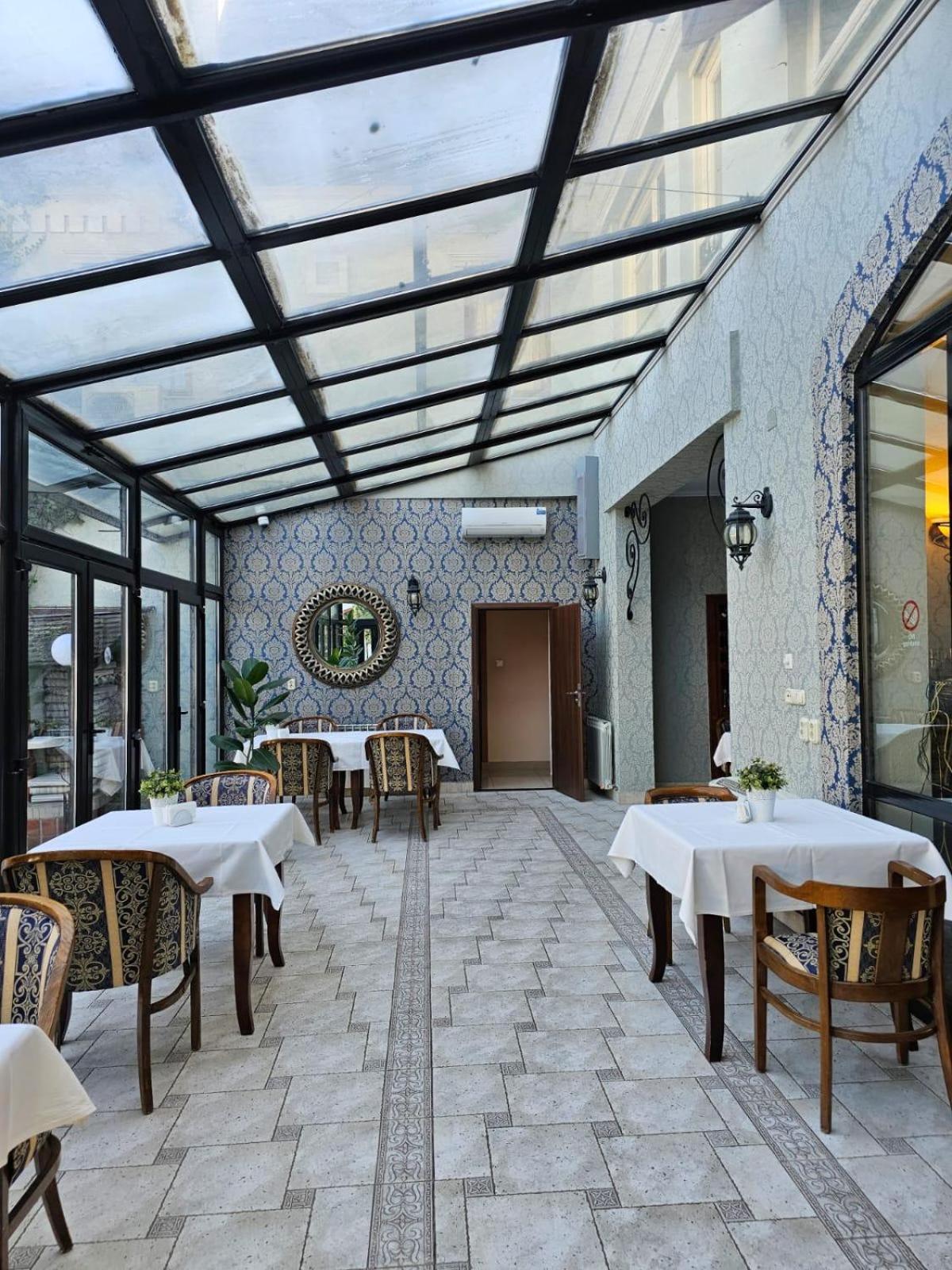 Elite Hotel 25/46