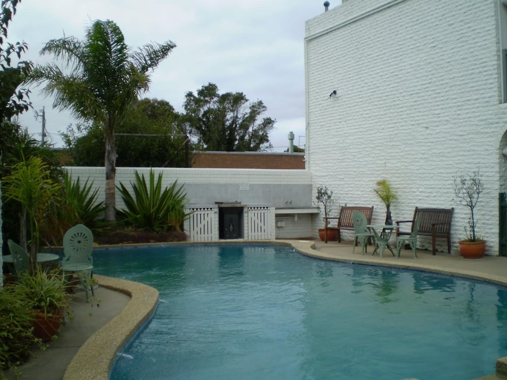 BANJO PATERSON MOTOR INN 46/50