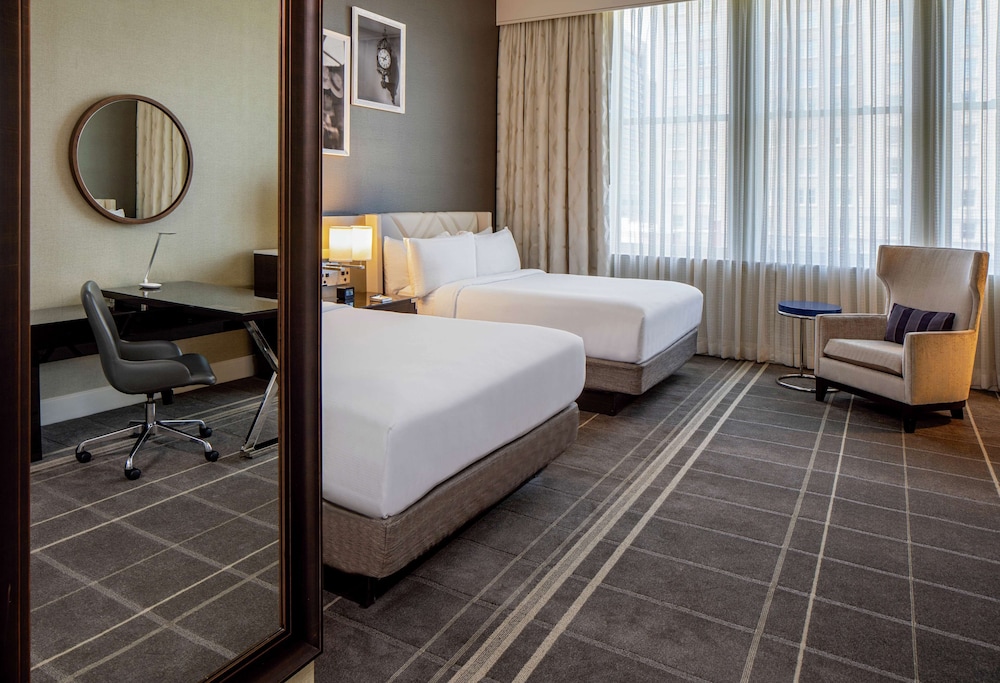 Hilton Richmond Downtown 24/73