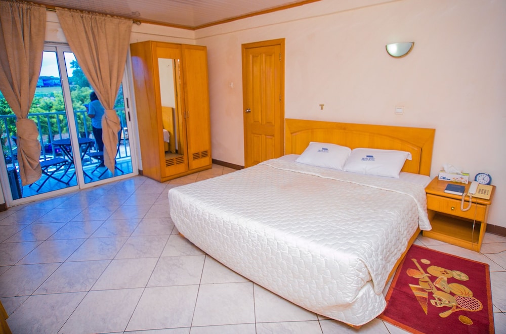 EXECUTIVE, SUITE, KITCHEN