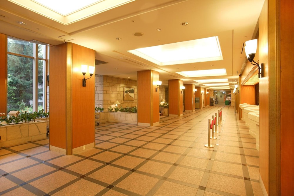 Naspa New Otani Hotel 6/75