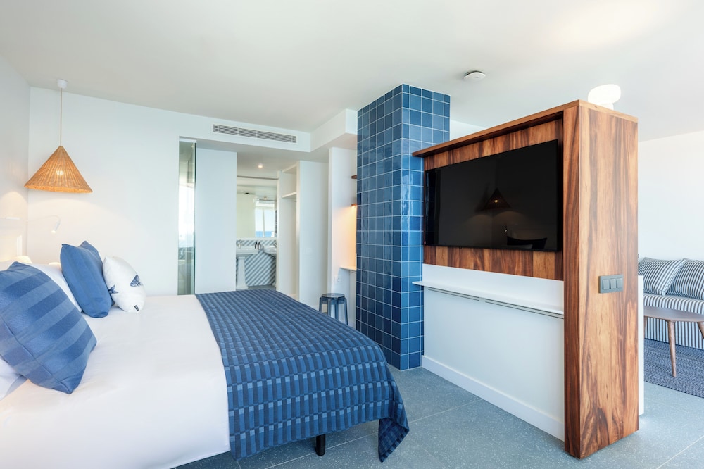 Signature, Studio, Suite