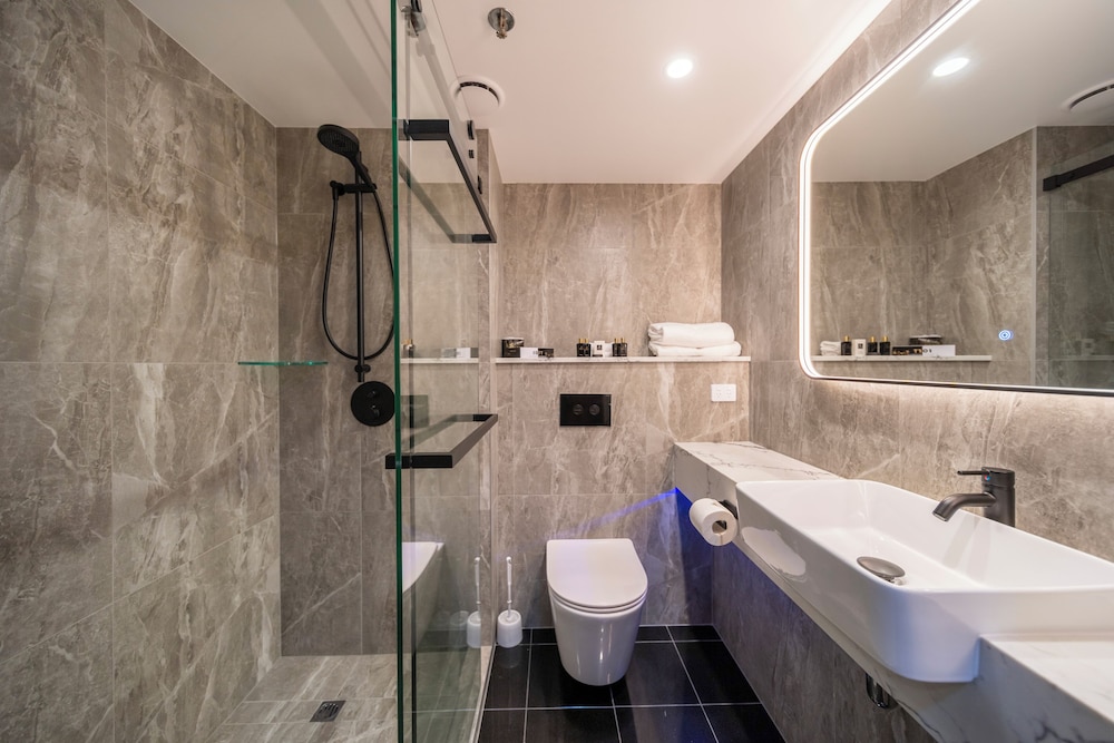 Distinction Te Anau Hotel and Villas 66/68
