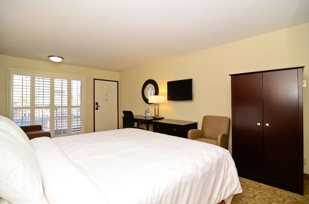 Rodeway Inn Convention Center 20/32