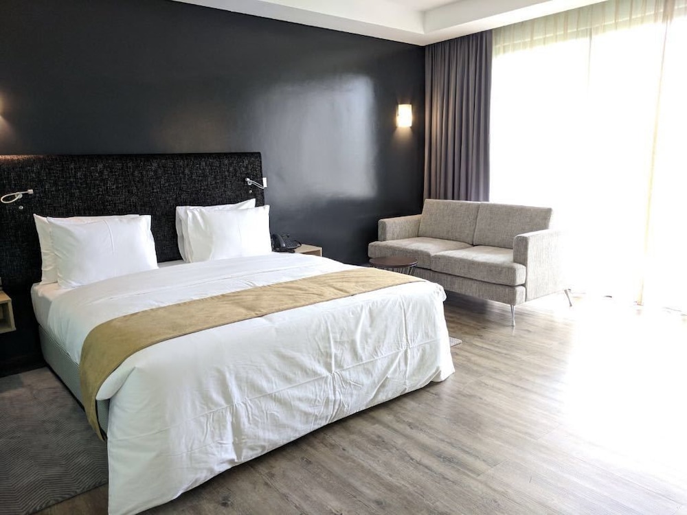 Mantis Epic Hotel And Suites 19/63