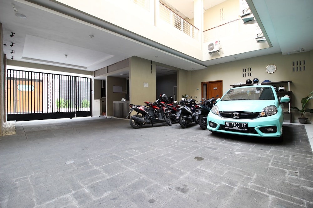 Reddoorz Plus Near Upn Jogjakarta 2 4/32