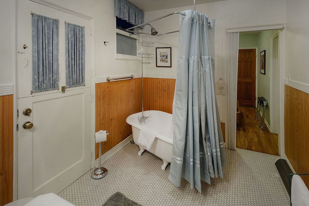 The Blenman House Inn 40/72
