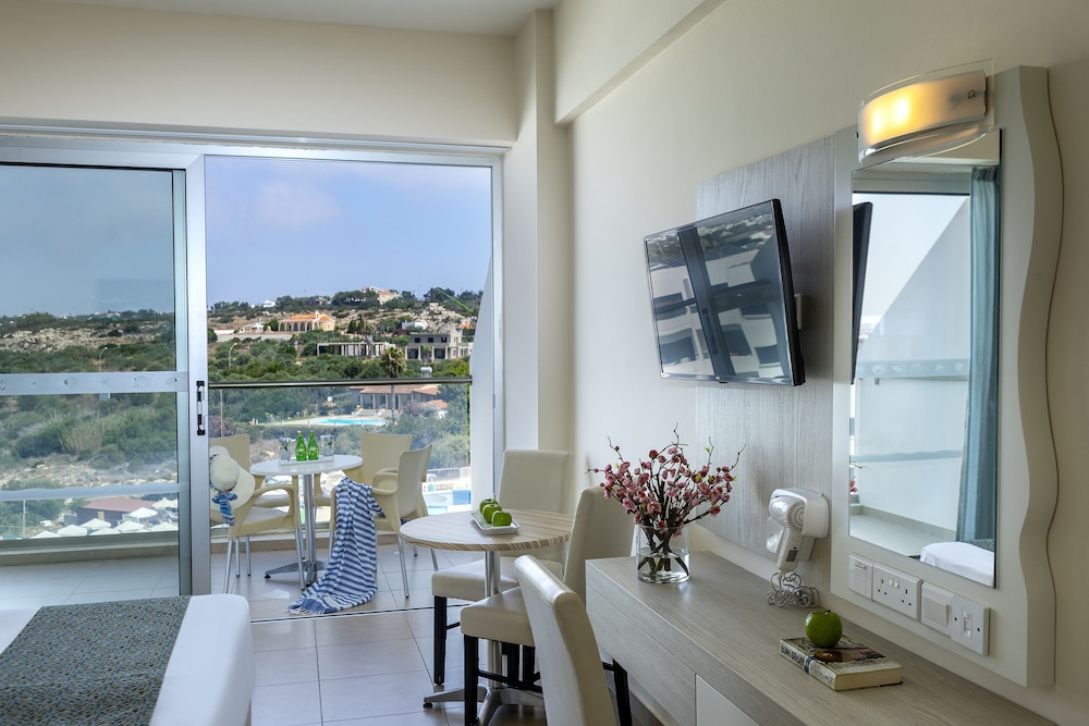 TOFINIS HOTEL 35/54