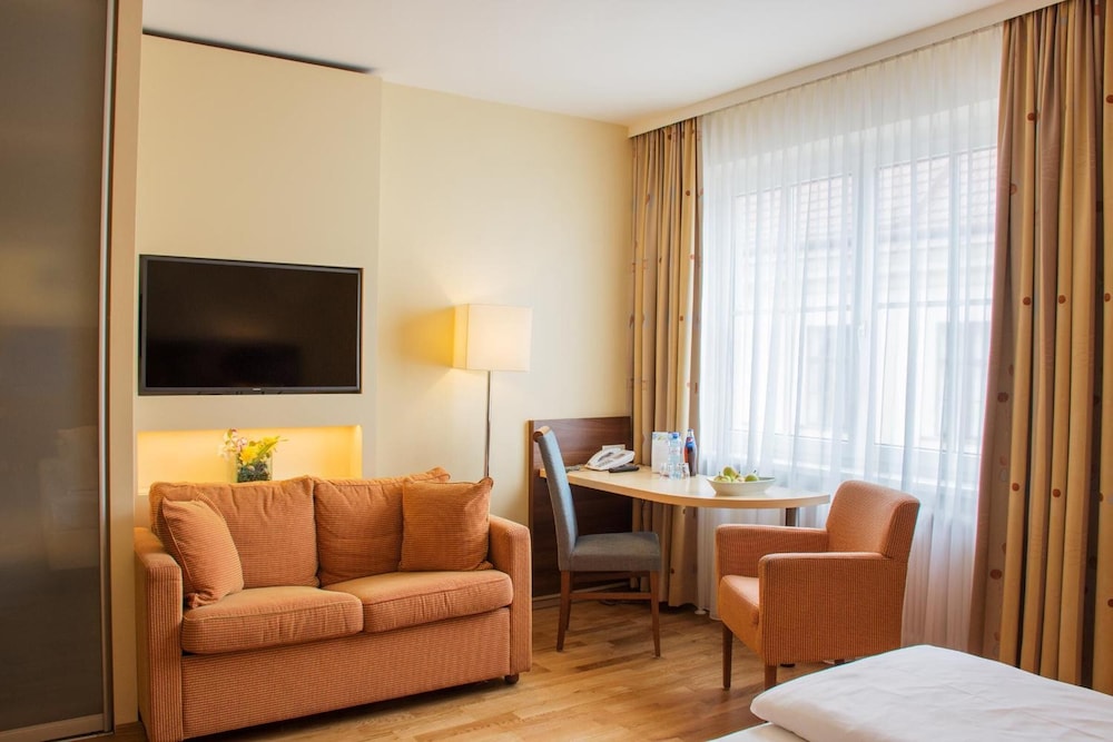 ALPHA HOTEL 22/33