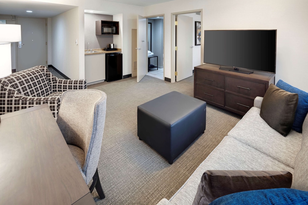 Embassy Suites by Hilton Detroit Troy Auburn Hills 19/77