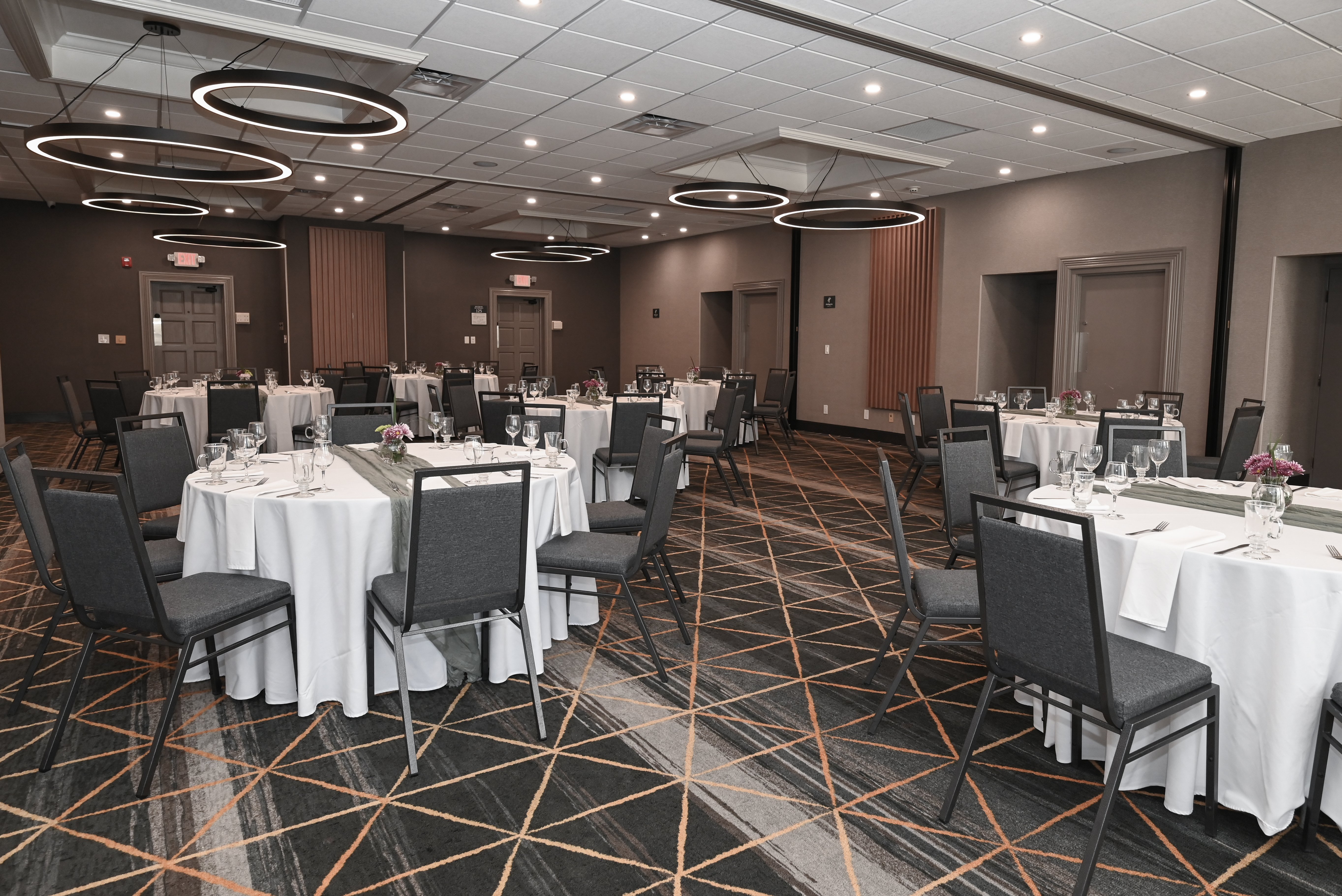 Holiday Inn Cleveland-Mayfield 69/76