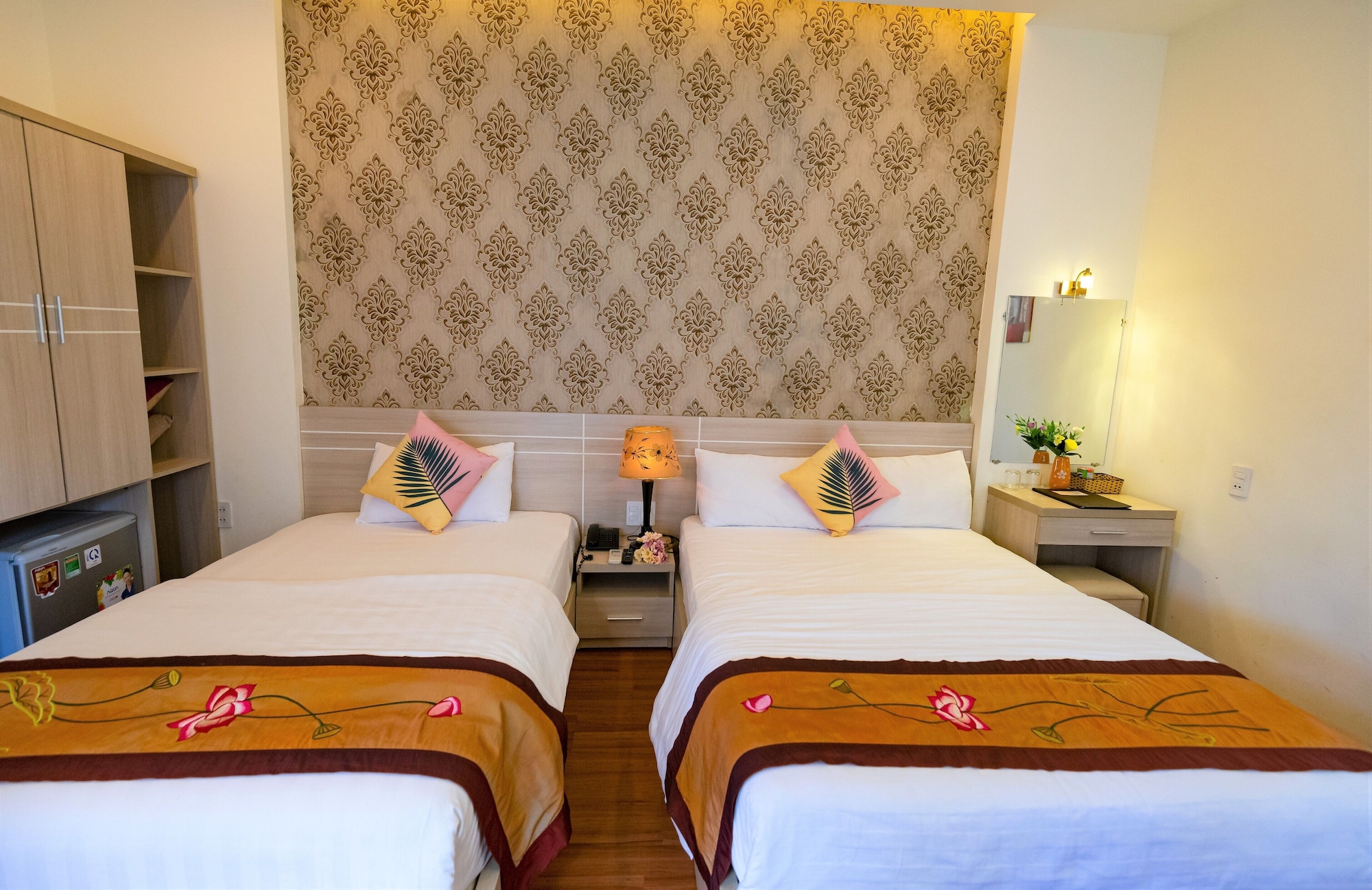 SUPERIOR, TWIN BEDS, GARDEN VIEW