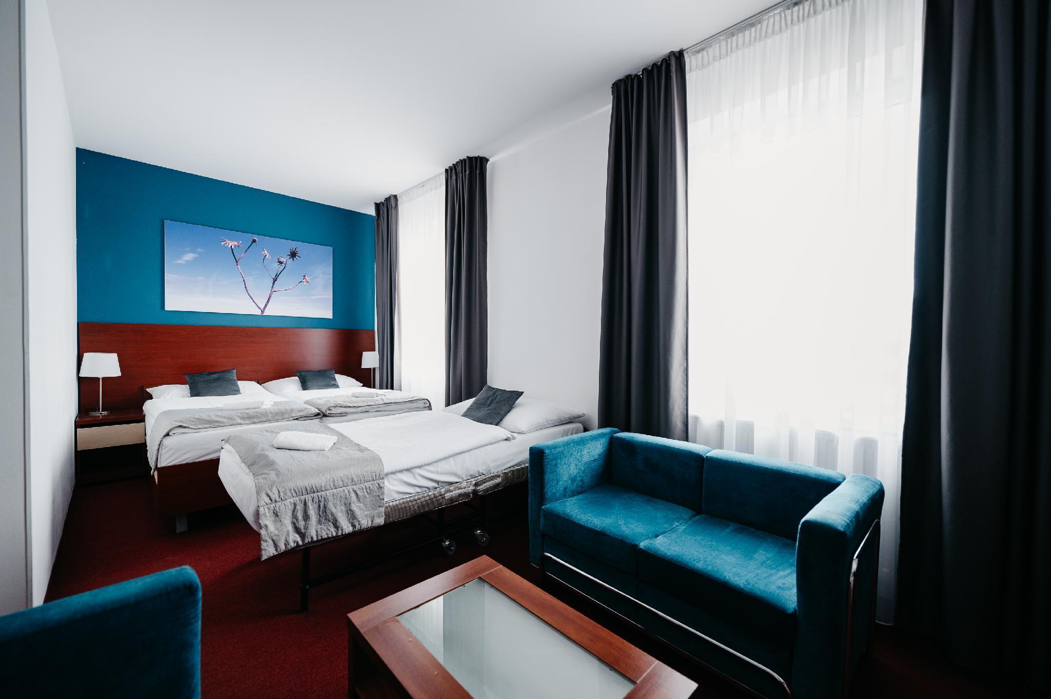 Hotel Color 17/44