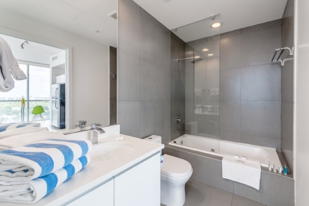 Churchill Suites Monte Carlo Miami Beach 75/76