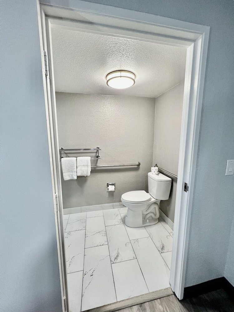 Motel6 La Mesa, CA - San Diego 56/58