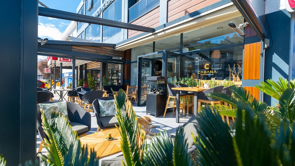 Cabana Boutique Hotel & Cafe 2/35