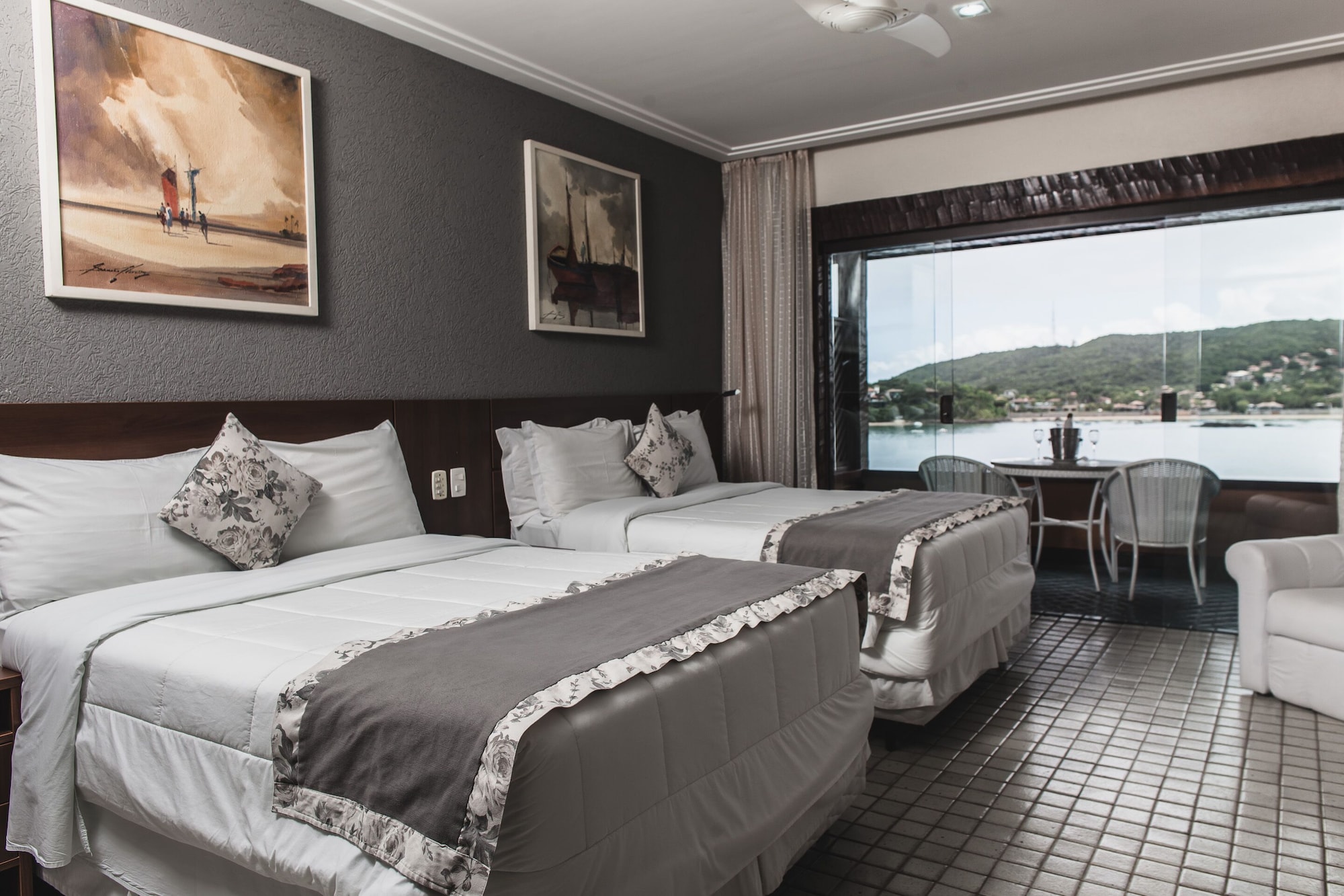 ROOM, DOUBLE OR TWIN BED