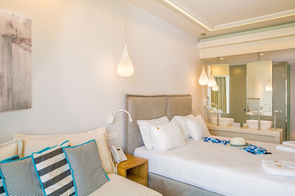 Samian Mare Hotel Suites & Spa 24/80