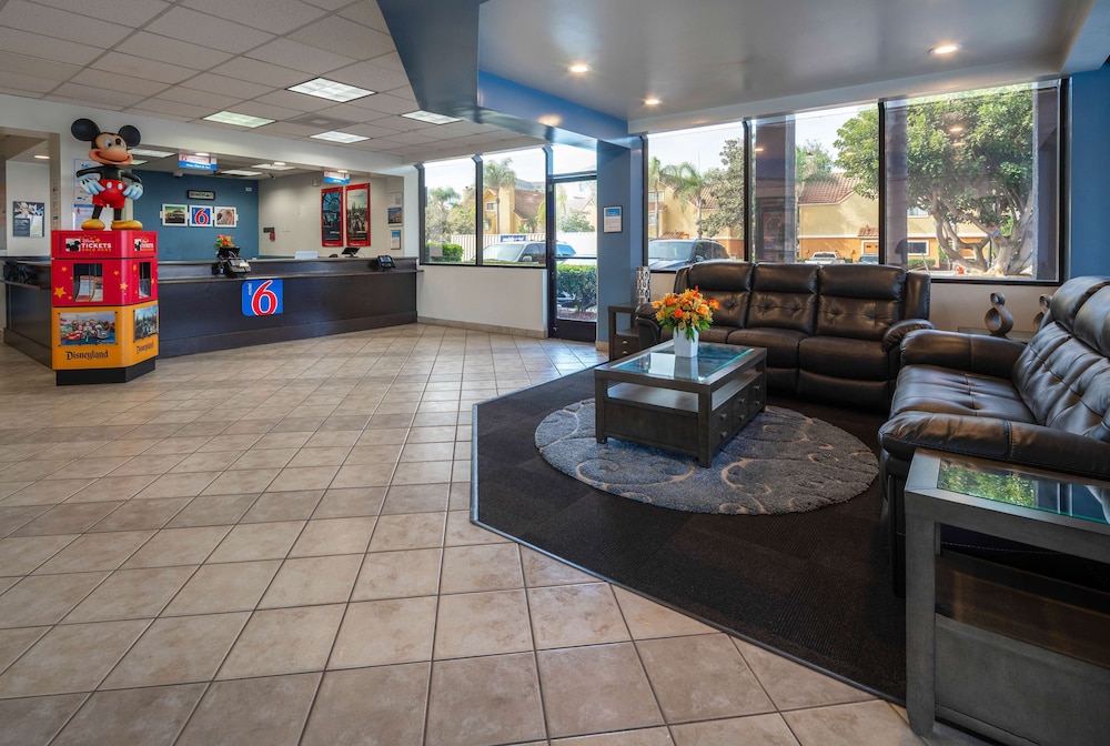 Motel6 Anaheim, CA - Maingate 35/58
