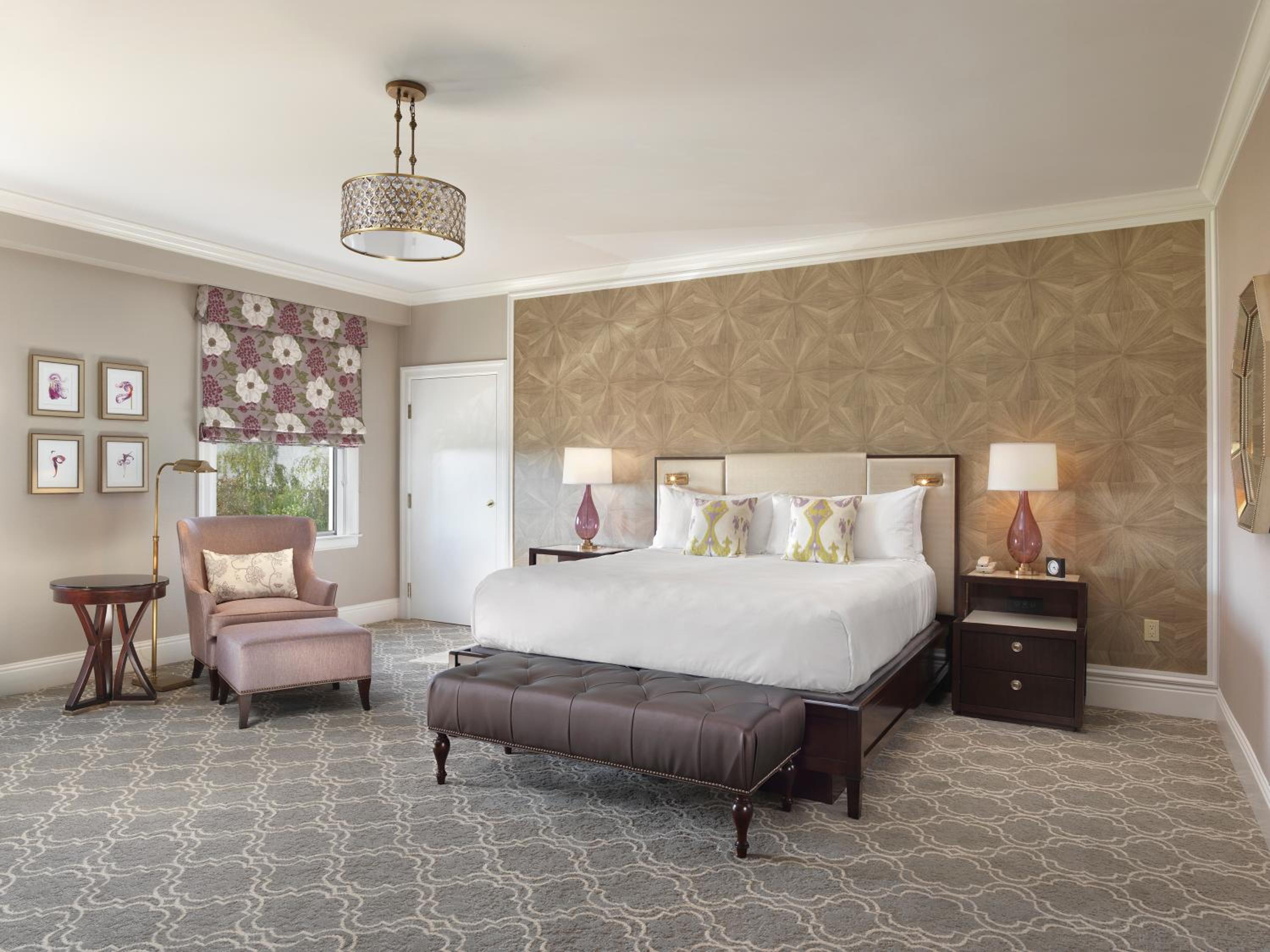 1 Bedroom, Suite, King Bed, Bathtub, Accessible