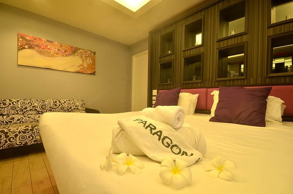 Paragon Inn 18/63