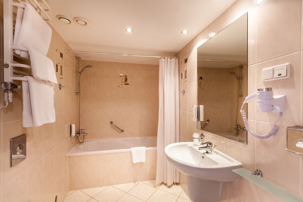 Qubus Hotel Legnica 48/50