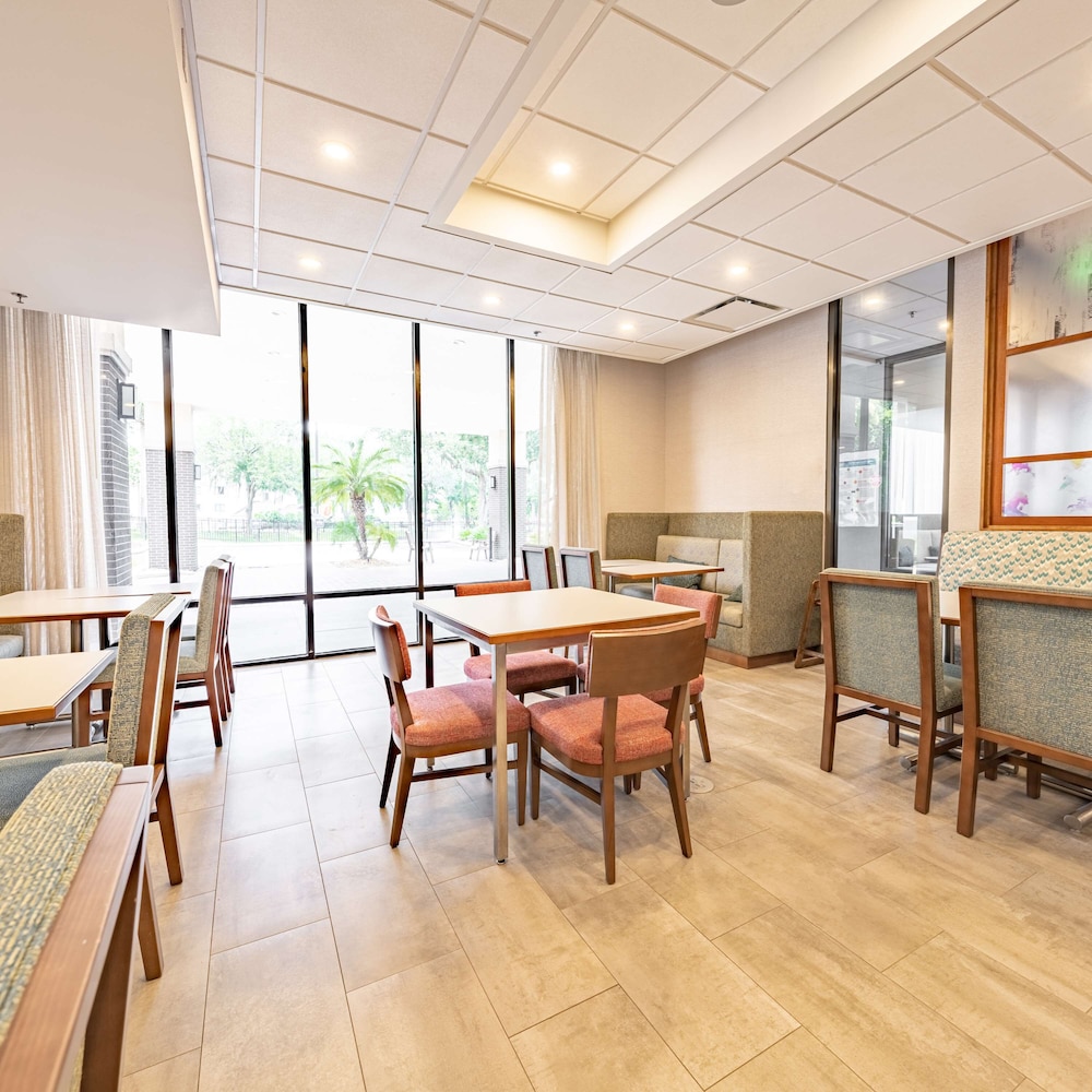 Hampton Inn Gainesville FL 57/66