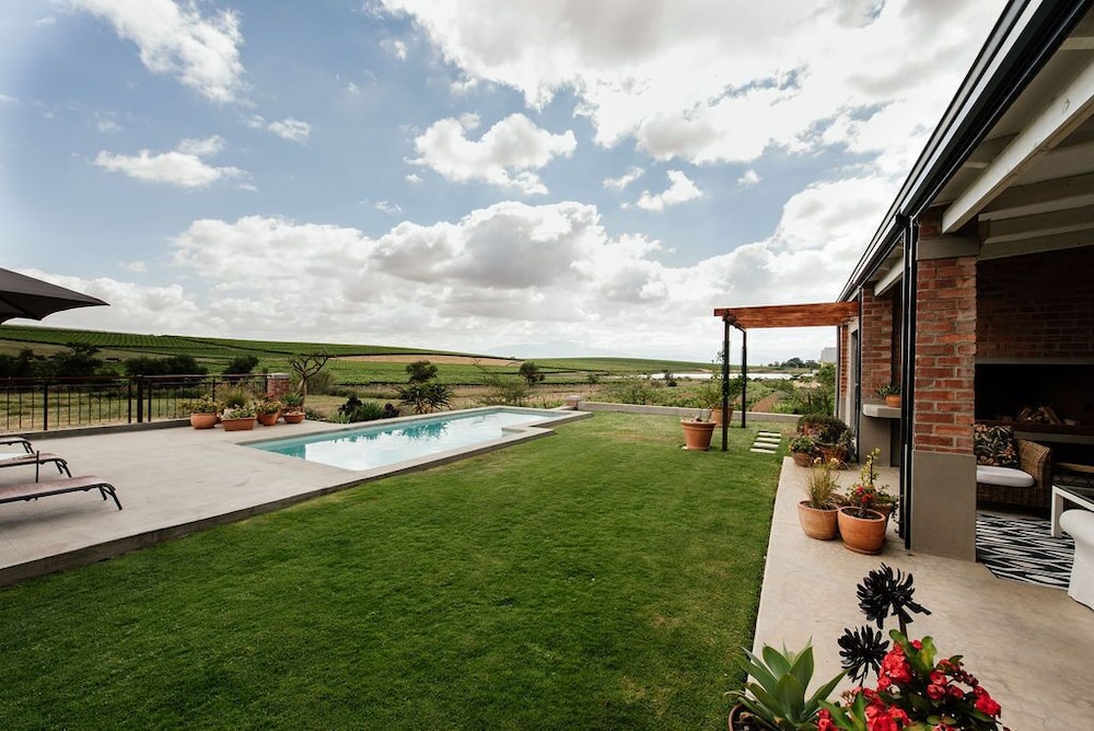 Vineyard Views Country House 40/50
