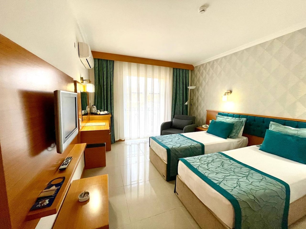 Swim Up, Double Bed