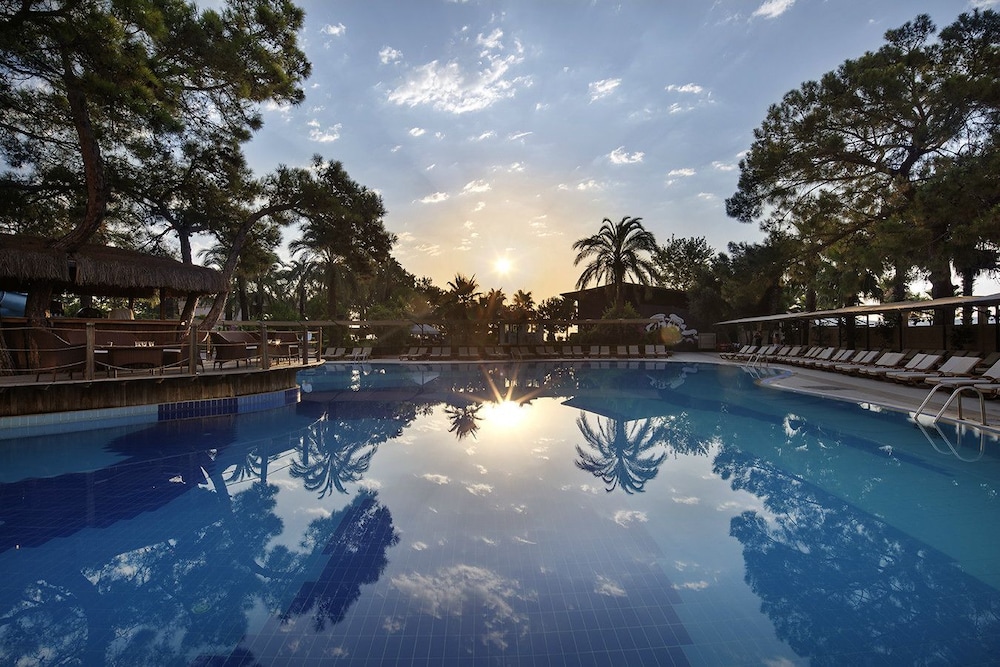 Catamaran Resort Hotel 15/71