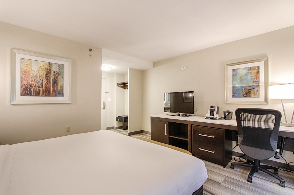 Holiday Inn Express San Diego Downtown 19/56