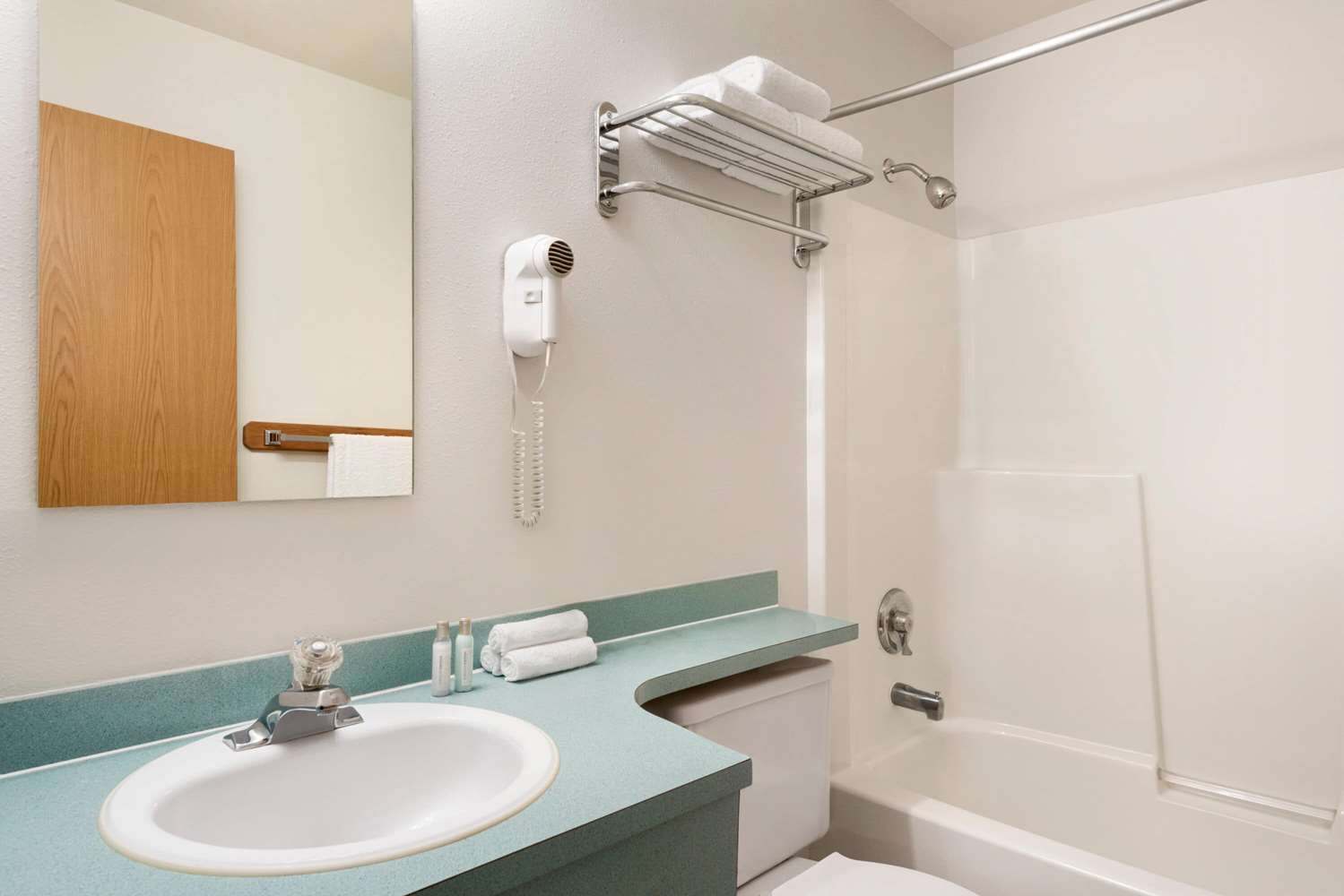 Travelodge By Wyndham Mcbride 43/45