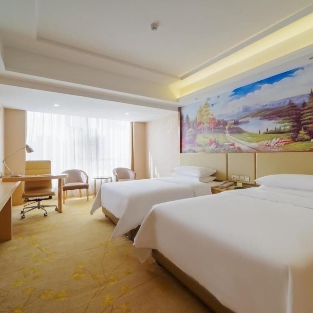 Vienna Hotel (Xiufeng Park, Jinshan Road, Yiyang High-tech Zone) 11/20