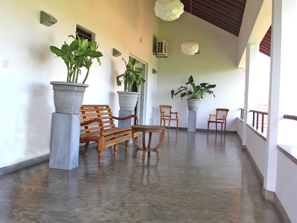 The Lagoon Villa 4/100